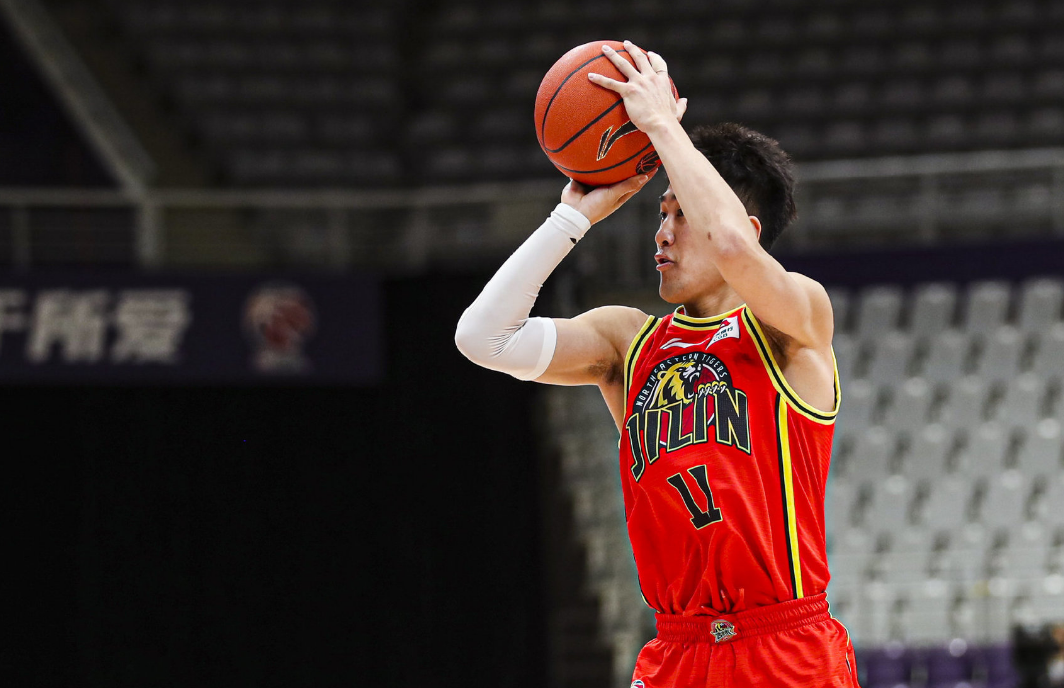 九游游戏中心-CBA季后赛倒计时，芝加哥公牛转会期再遭质疑，细节引发关注，气氛紧张，阵容厚度经受考验的简单介绍